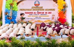 Tangis Haru dan Sujud Syukur Warnai Pelepasan  & Tasyakur SDIT Bunayya, 5 Siswa Berhasil Hafal 30 Juz Al-Qur’an